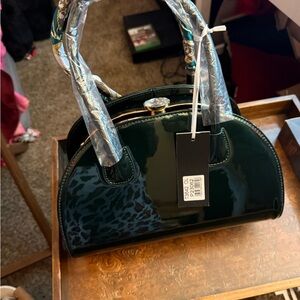 Elegant Green Patent Leather Handbag